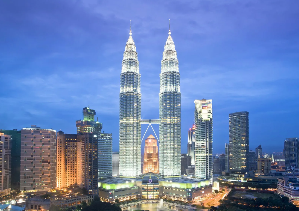 Башни-близнецы Петронас, Куала-Лумпур. Визитная карточка Малайзии и до 2004 года самые высокие здания в мире.
