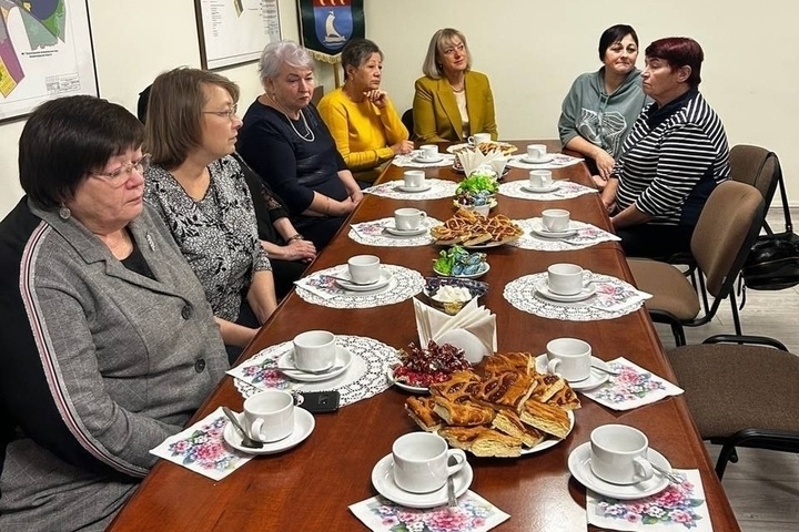 Городские власти Пионерского лично поблагодарили матерей героев