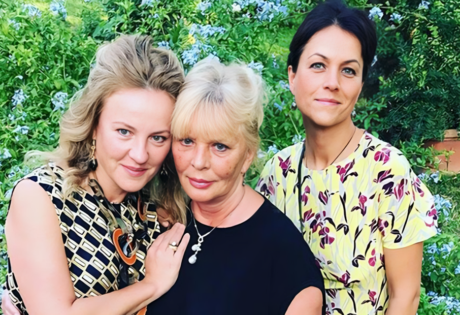 Марианна с дочками