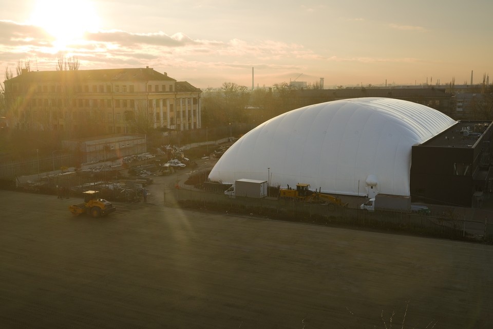    Новая ледовая арена в Мариуполе Александр ИВАНОВ