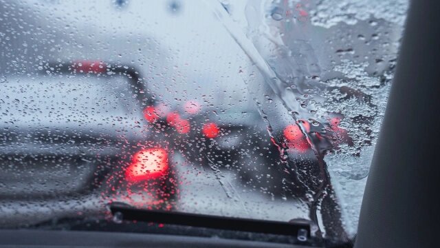 Почему запотевают окна в машине и как навсегда избавиться от этой проблемы: подробное руководство для автовладельцев