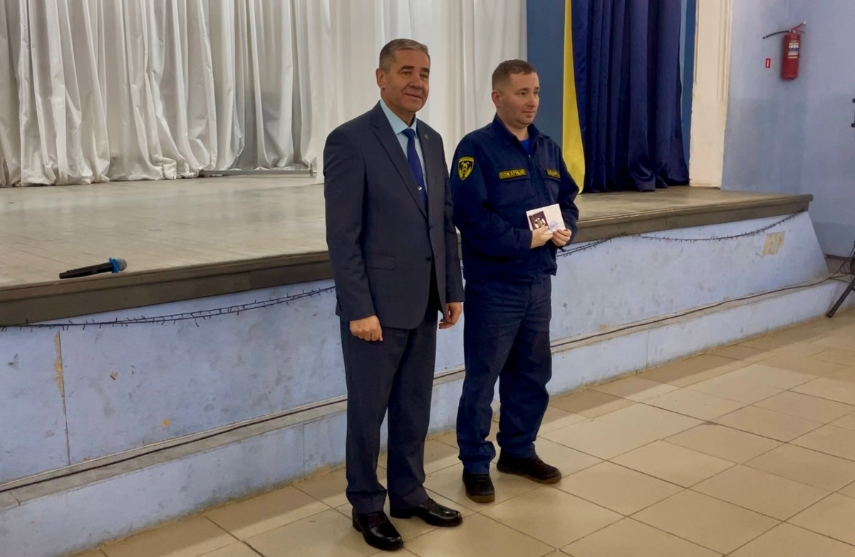    Пожарных в Карелии наградили за спасение людей на пожаре© Госкомитет Карелии по безопасности