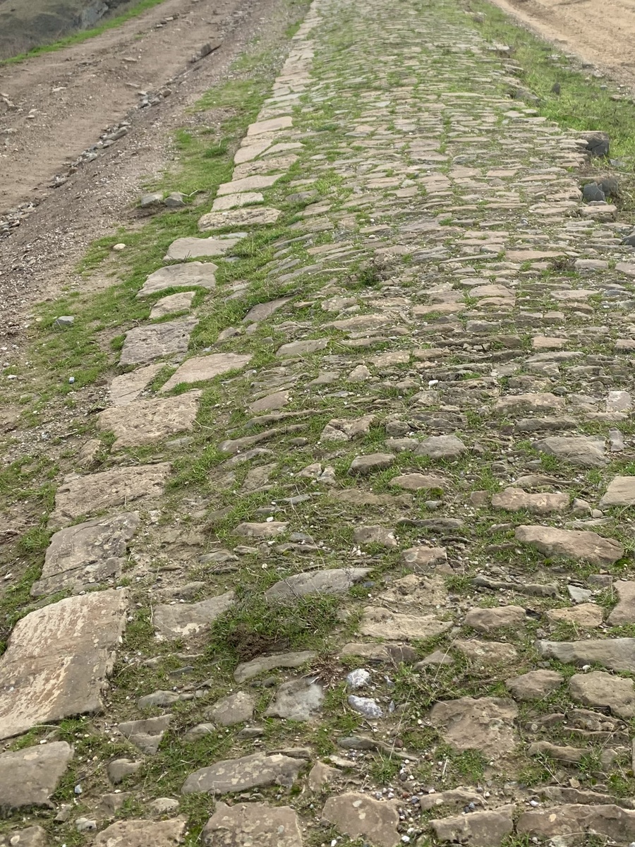 Мощеная дорога к Меганомскому маяку