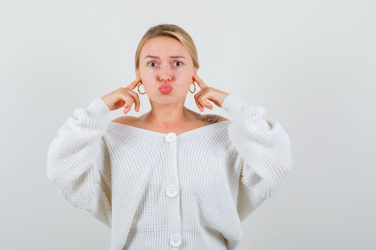 Лимфодренажные упражнения помогают уменьшать отёки и формировать более чёткий овал лица