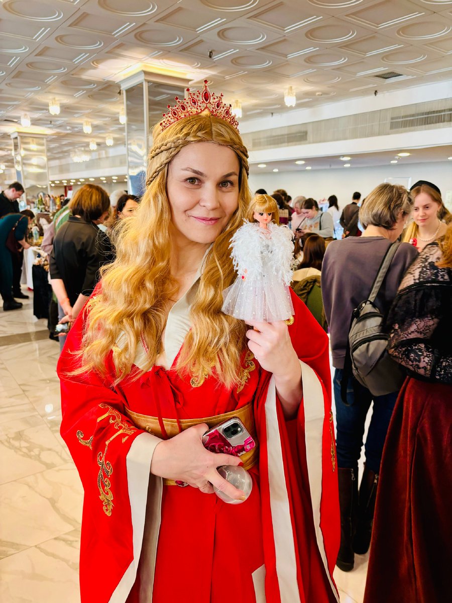 А в руках - Дженни Путешественница ❤️