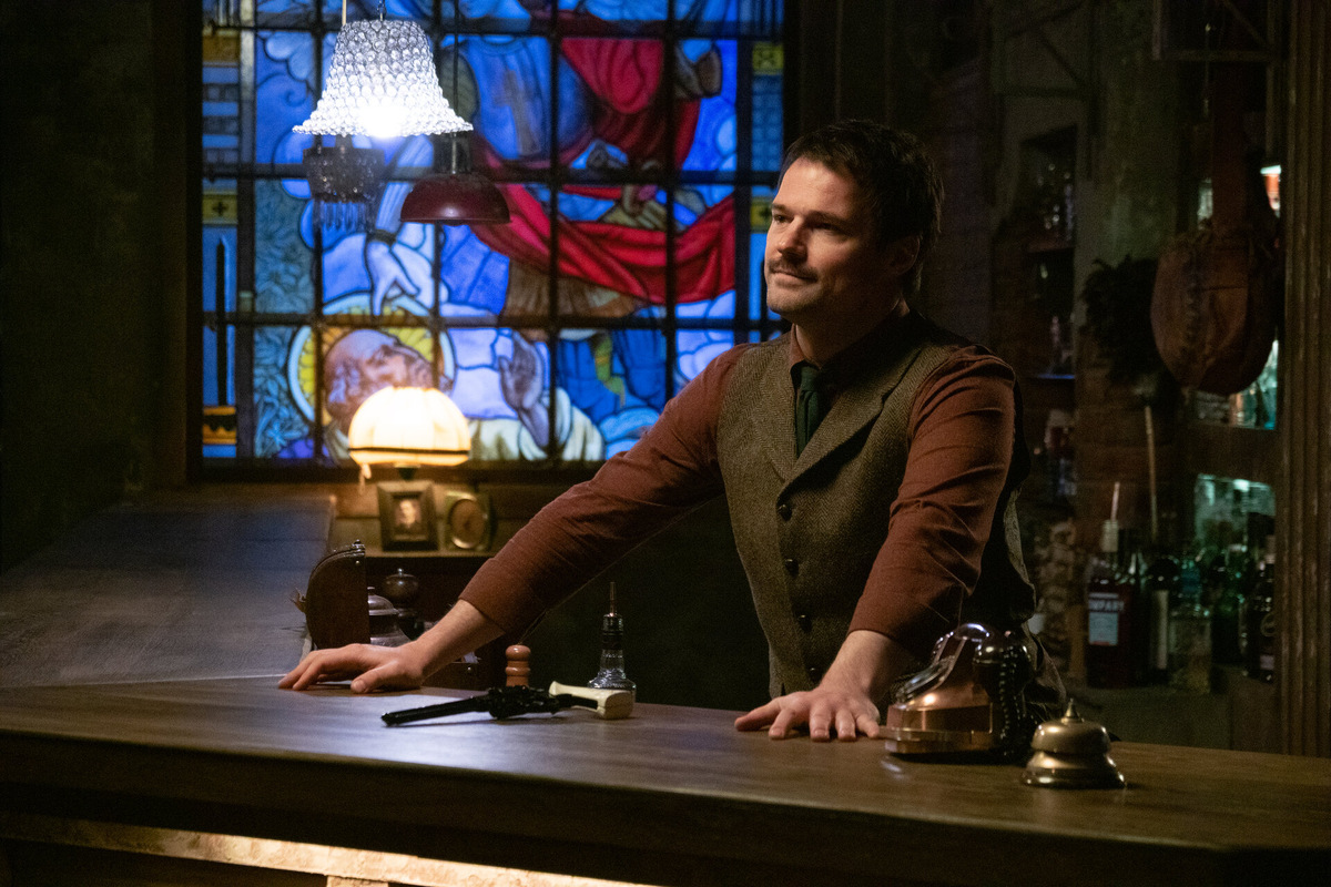 Этот и другие кадры из сериала «Бар „Один звонок“» взяты с сайта Кинопоиска