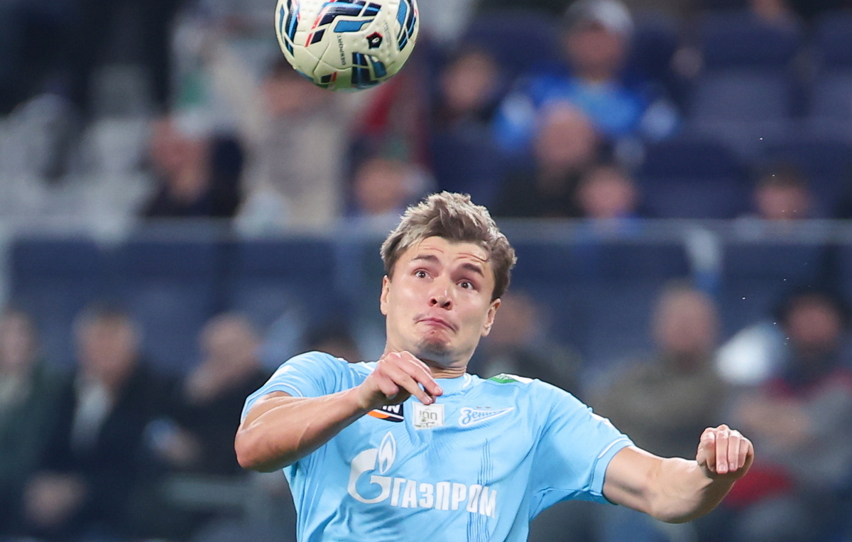    Полузащитник "Зенита" Андрей Мостовой  Петр Ковалев/ТАСС