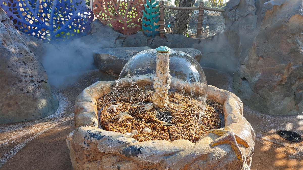 Это подобный фонтан в парке атракционов