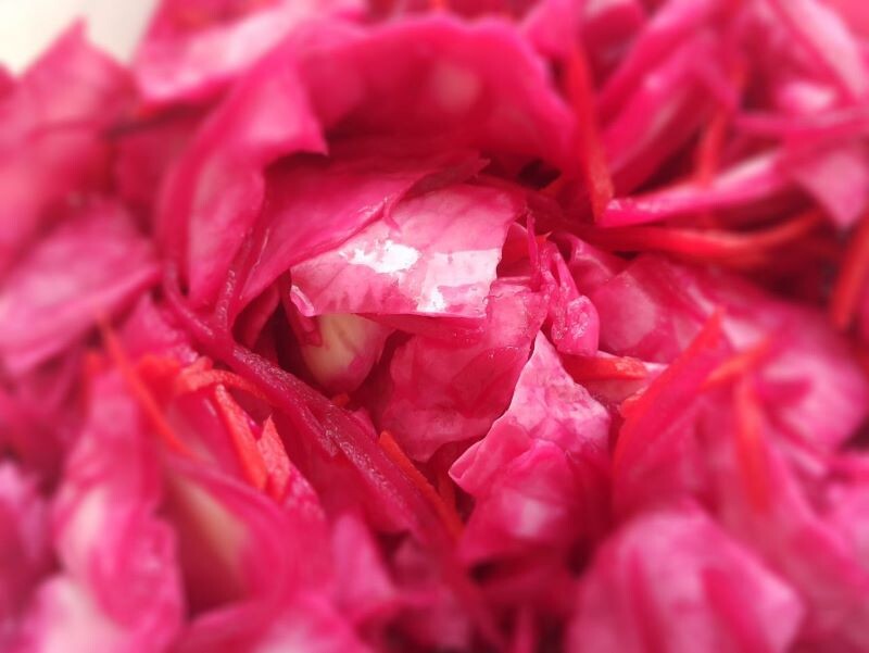 маринованная капуста со свеклой в банку