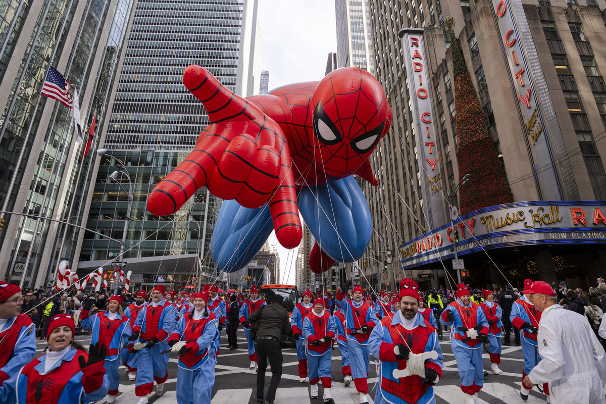 На параде в честь Дня благодарения в Нью-Йорке, 27 ноября 2025 года ©Craig T Fruchtman/Getty Images  📷