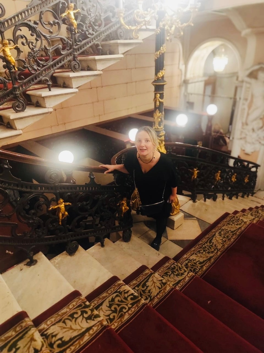 Главная лестница Театра музыкальной комедии в Санкт-Петербурге