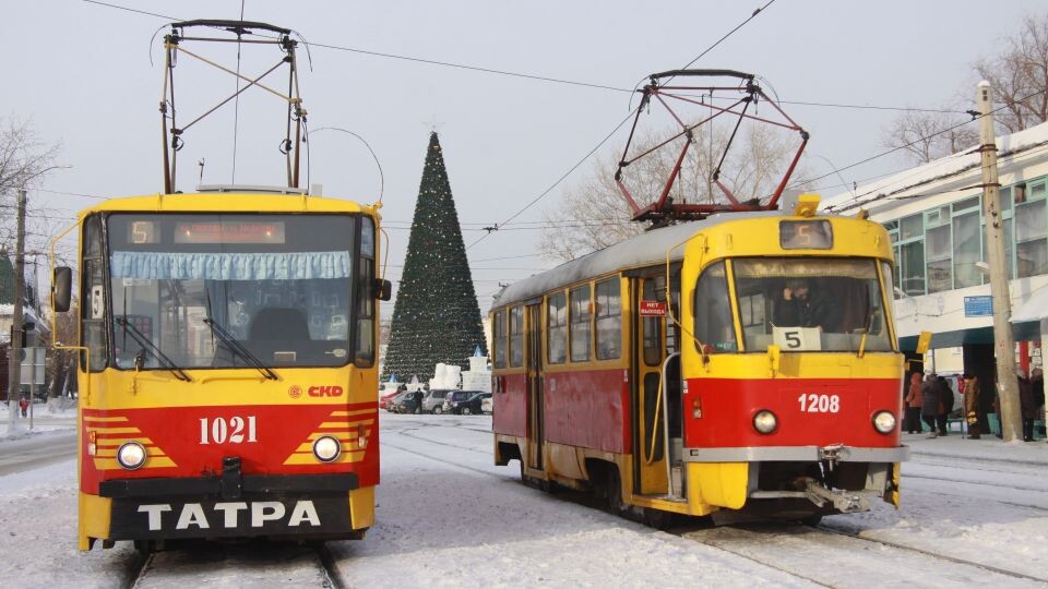    Елка и новогодний городок на площади Свободы. Источник: Олег Укладов