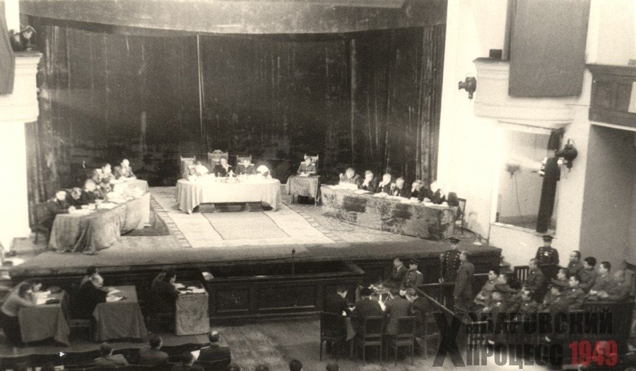 Фото: https://khabarovsk1949.rusarchives.ru/rgva-dec-1949-v-zale-sudebnogo-zasedaniya (18+)