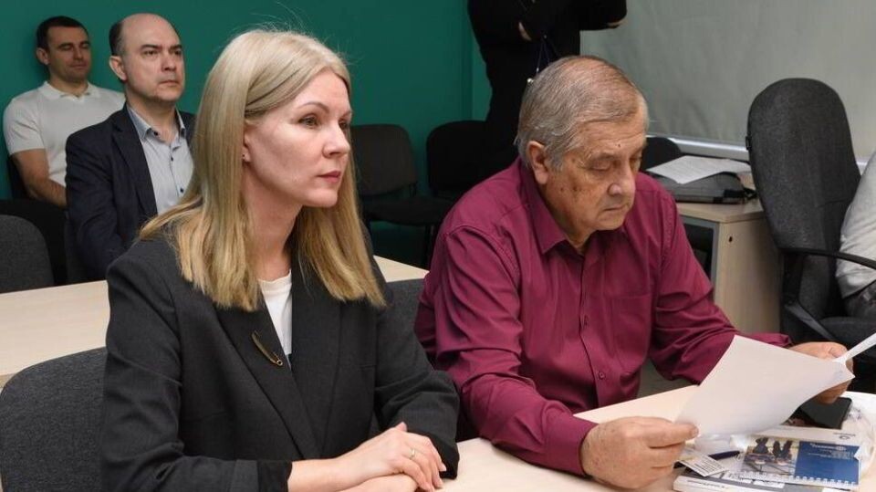    Александра Захарова (слева). Источник: пресс-служба АлтГТУ