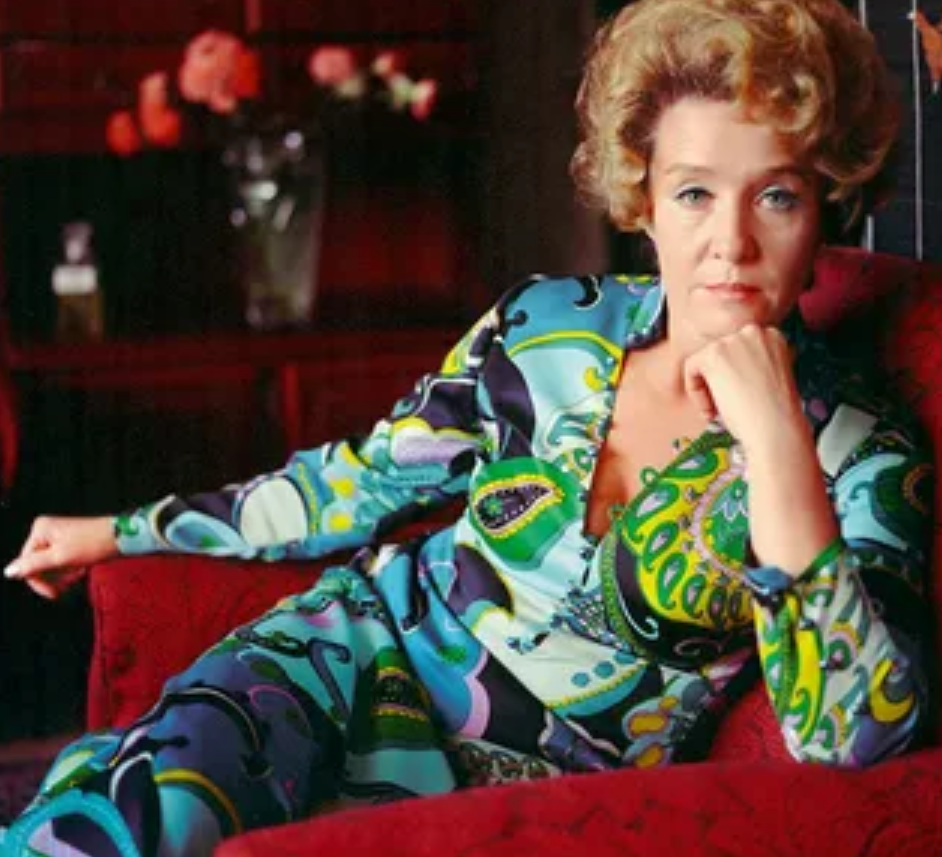 Руфина Нифонтова дома