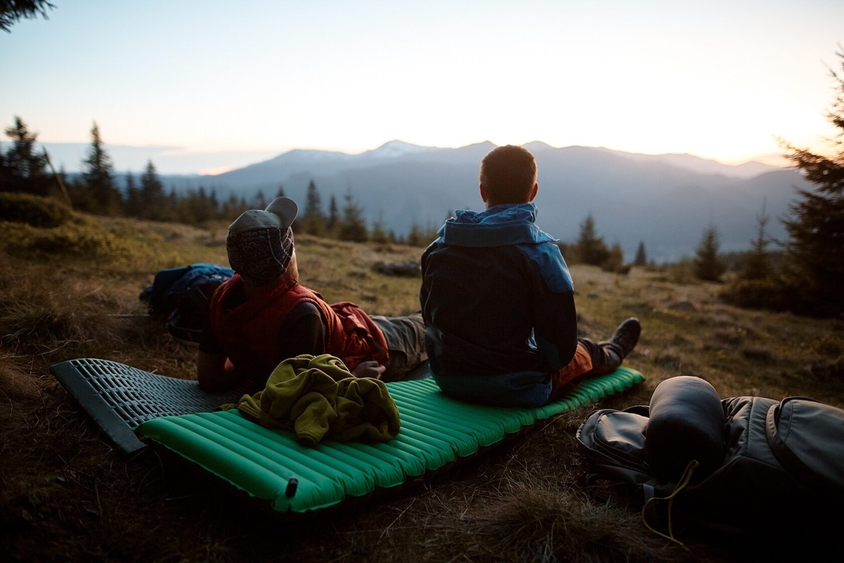 Коврик возвращает тепло, которое забирает земля.