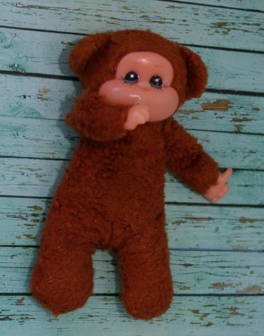 Не она, конечно. Но именно такая. Даже цвет совпадает 