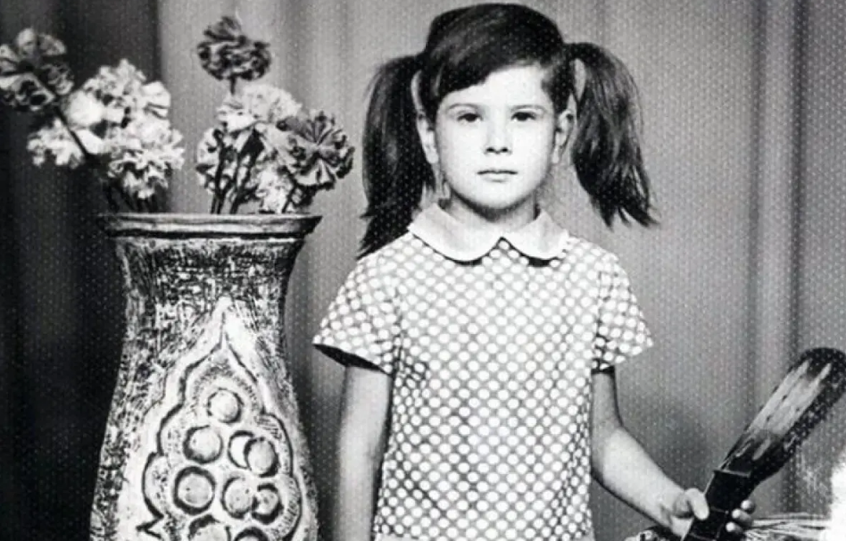 Юлия Высоцкая в детстве. Фото: Pinterest