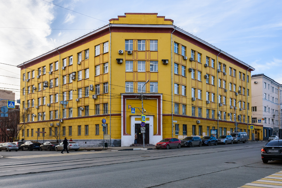 ​Молодогвардейская, 154​ / Красноармейская, 21