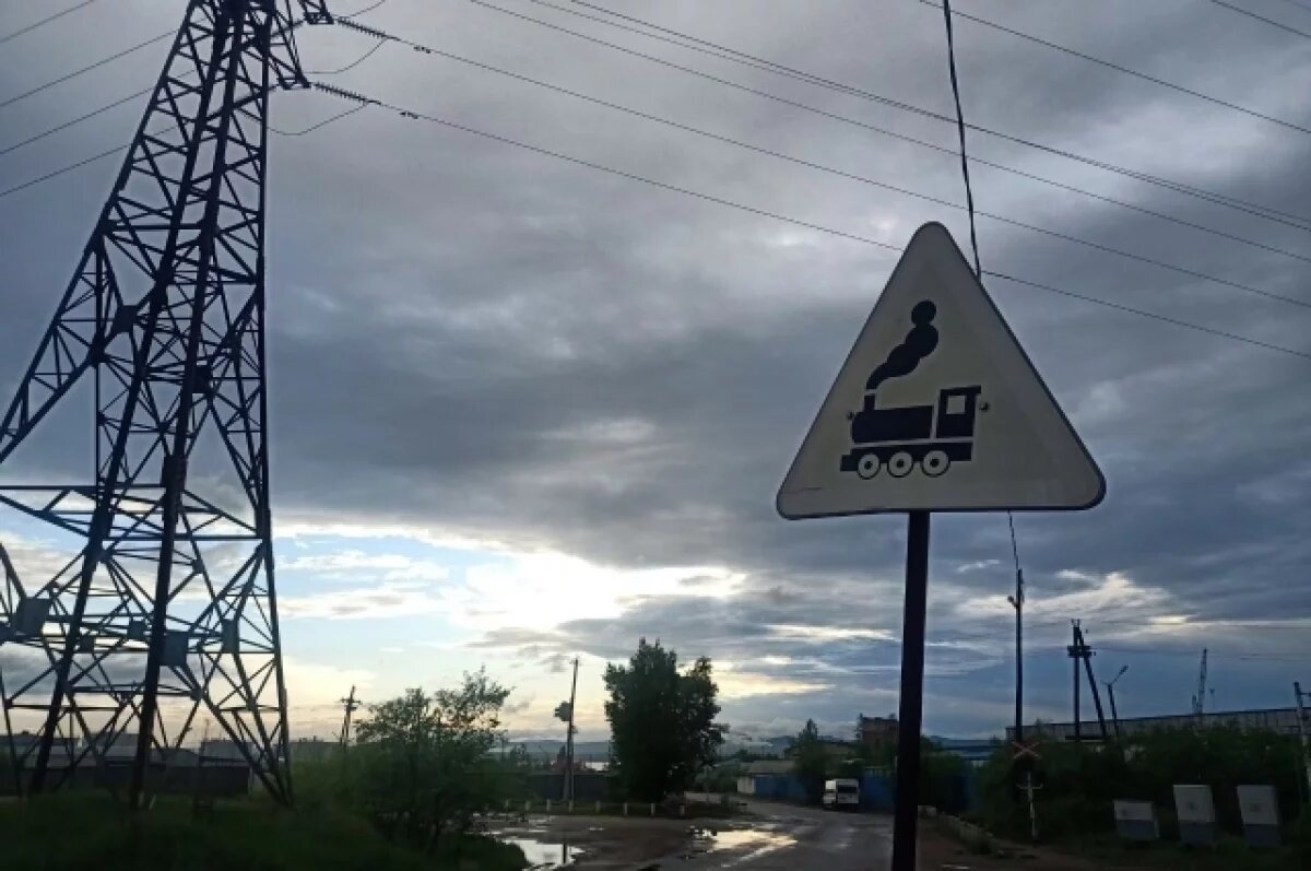    На переезде под Новым Уренгоем локомотив столкнулся с автомобилем