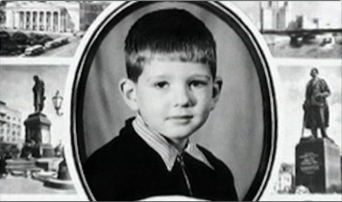 Игорь Костолевский вырос в интеллигентной семье.