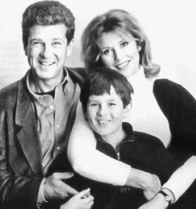 Игорь Костолевский с Еленой Романовой и сыном.