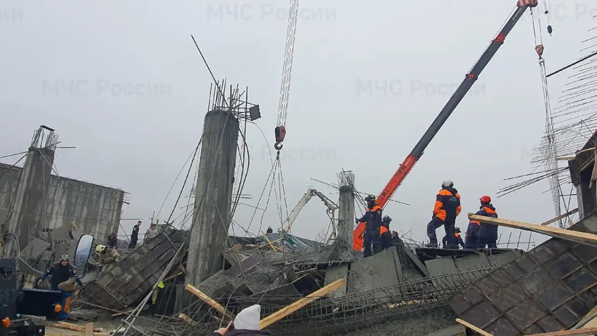    Место ЧП в Южно-Сахалинске © МЧС РФ