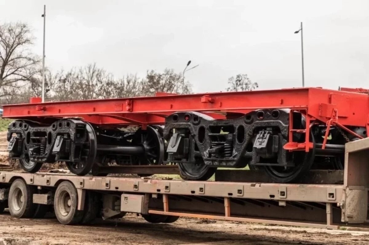    В Уфе устанавливают паровоз у стелы «Уфа — город трудовой доблести»