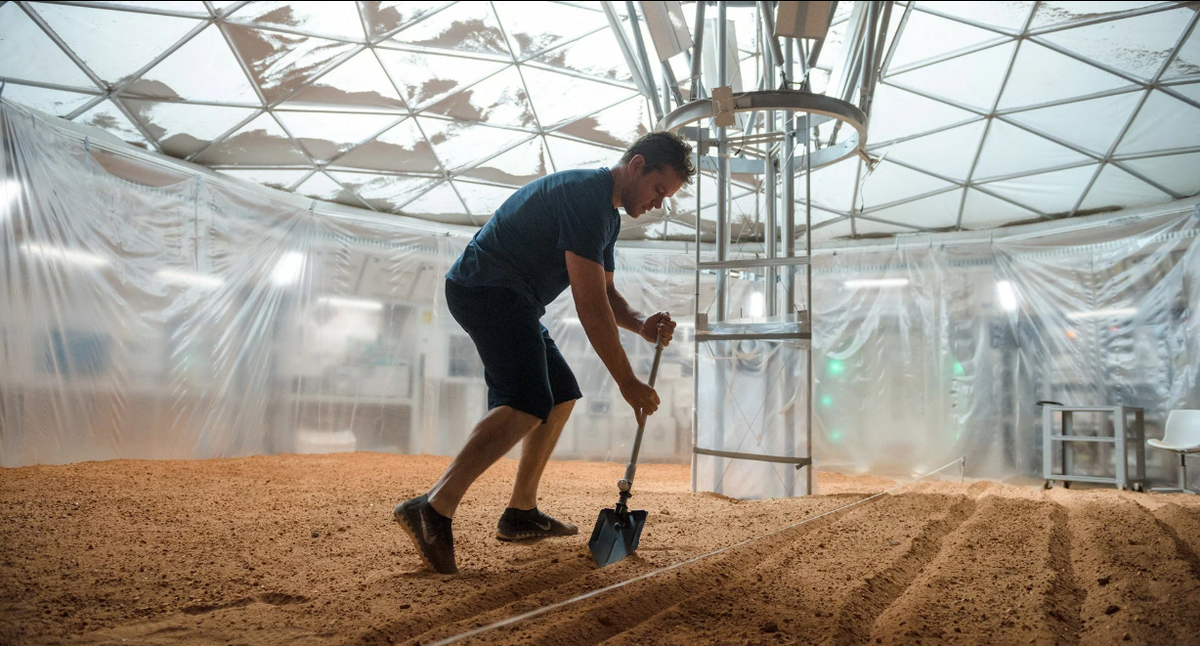 Кадр из фильма Марсианин (ссылка https://www.kinopoisk.ru/picture/2636227/)