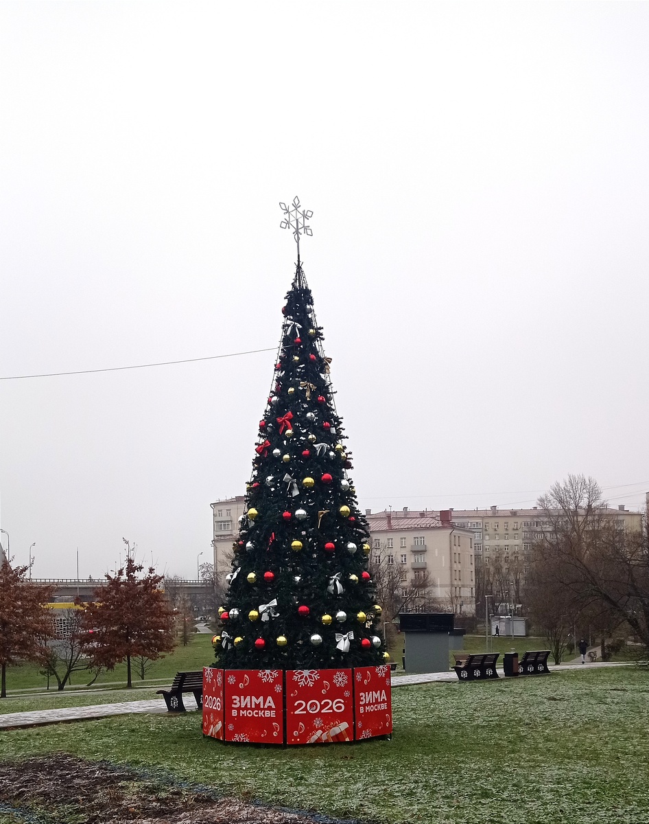 Станция метро ВДНХ.