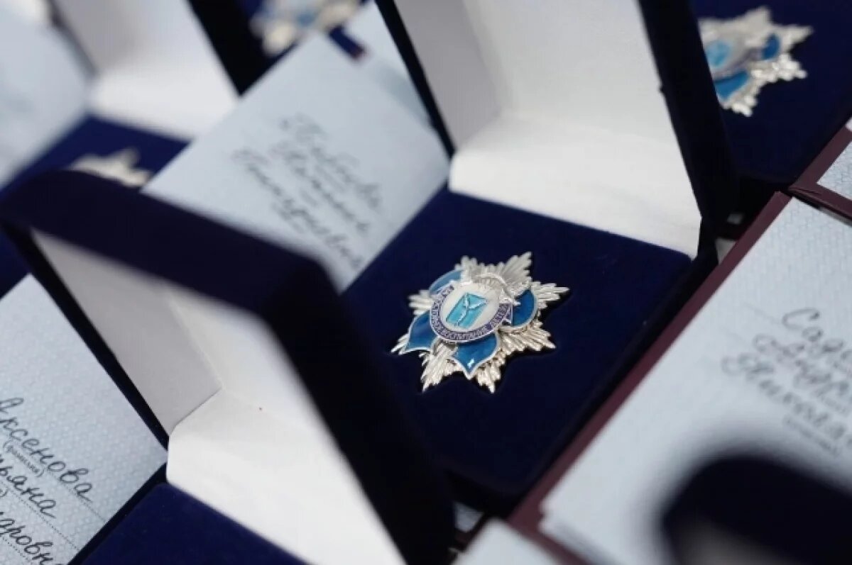    Саратовский губернатор Бусаргин наградил еще 8 многодетных матерей