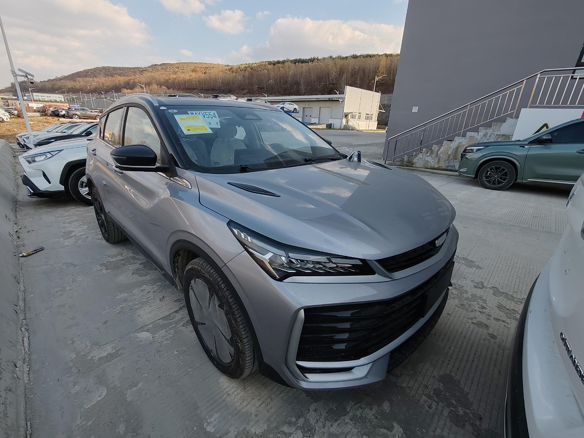 Преобретен на заводе в Китае для клиента в максимальной комплектации + флагманский пакет опций: подогревы, электропривод сиденья водителя и багажника с панорамной крышей