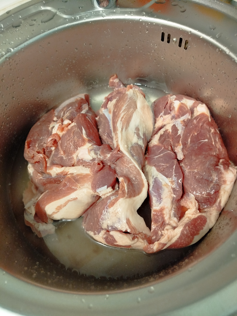 Здесь 3кг. на 20 банок каши.