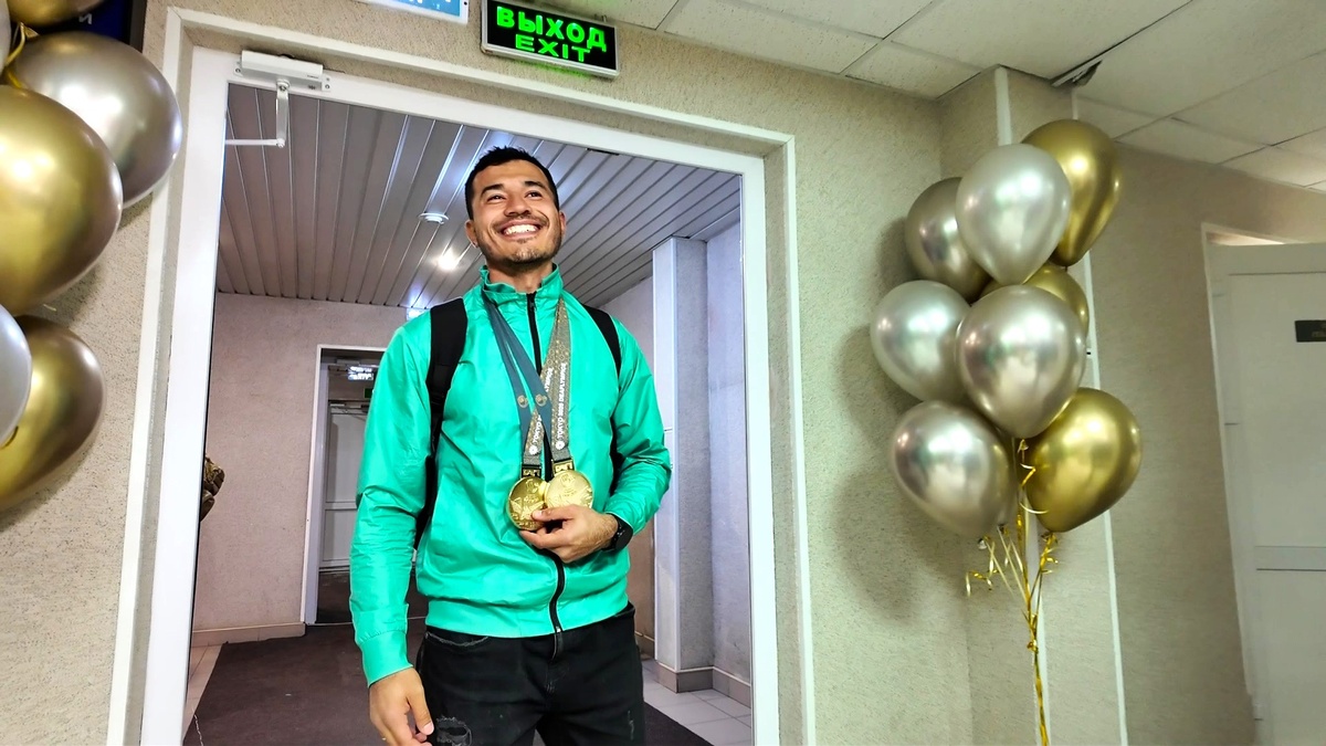    В Сургуте встретили двукратного сурдлимпийского чемпиона Ардашера Муминджанова