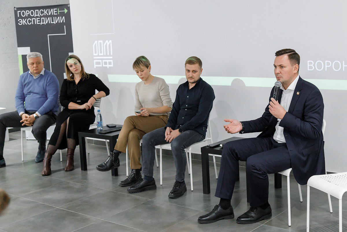 Участники круглого стола (слева направо): Сергей Загоруля, Александра Шевцова, Галина Пивовар, Андрей Тютерев и Константин Кузнецов