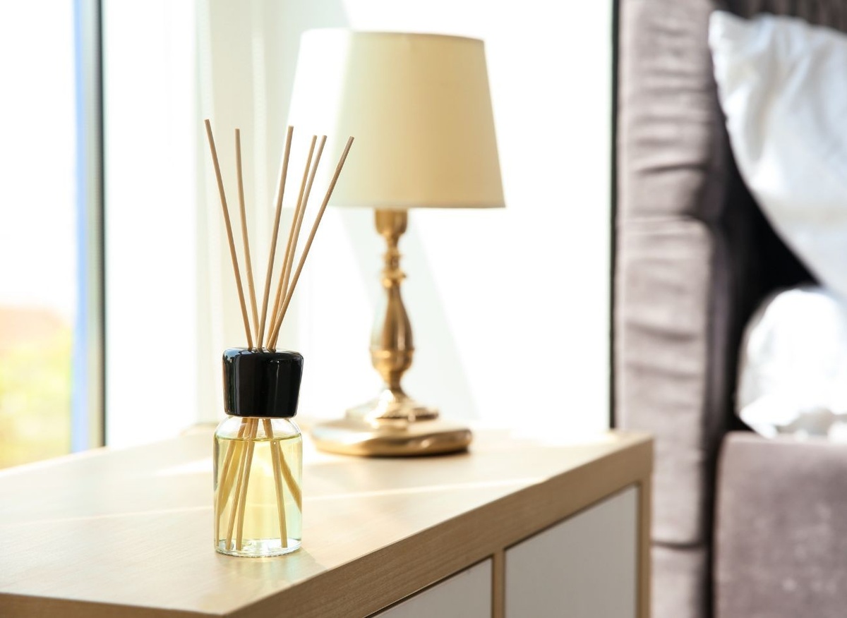 Вместо магазинных освежителей воздуха попробуйте простой способ с содой и эфирным маслом.