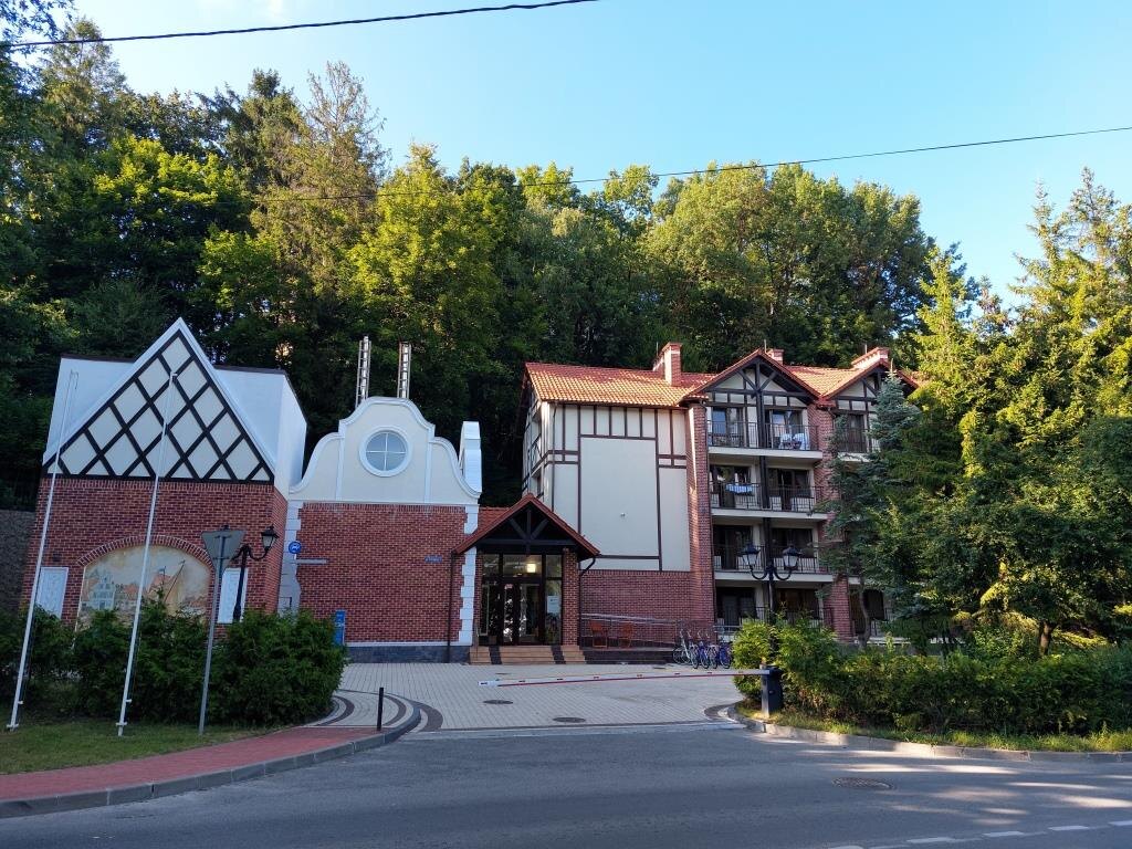 Даже технические помещения постарались как-то украсить и сделать так, чтобы они не сильно выделялись и поддерживали общий стиль основного корпуса. 