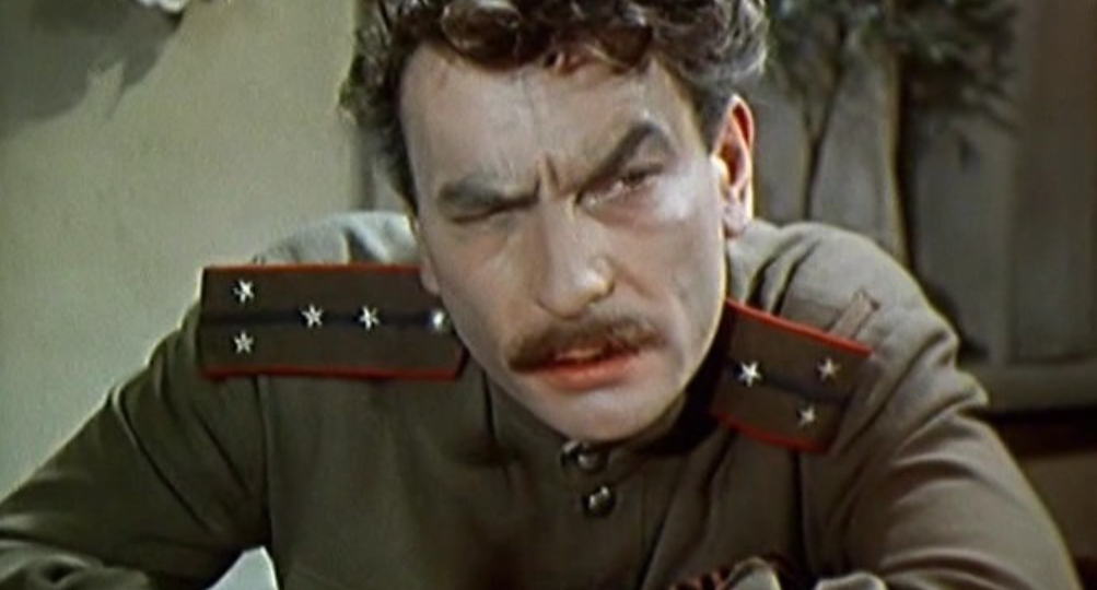 Стукнул обидчика дочери кулаком в лоб, а потом налил ему водки: как актёр Пётр Глебов встретил женатого отца своего внебрачного внука