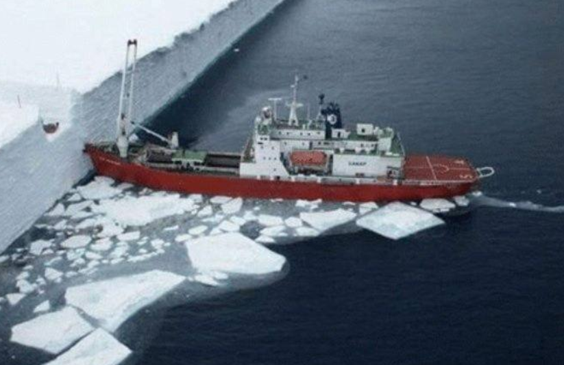 Кораблик приплыл к краю Земли