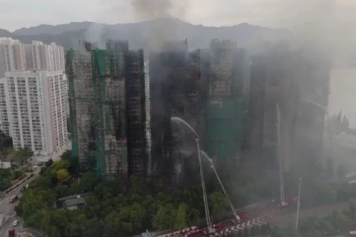    В Гонконге потушили пожар в жилом комплексе, в котором погибли 94 человека