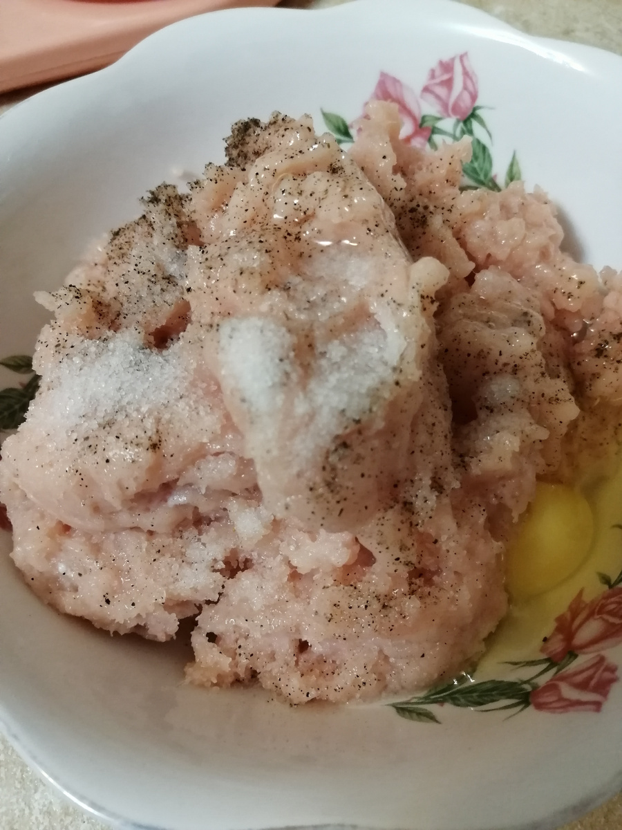 Однажды я добавляла к куриной смеси рис, тоже можно - а кто нам запретит? 