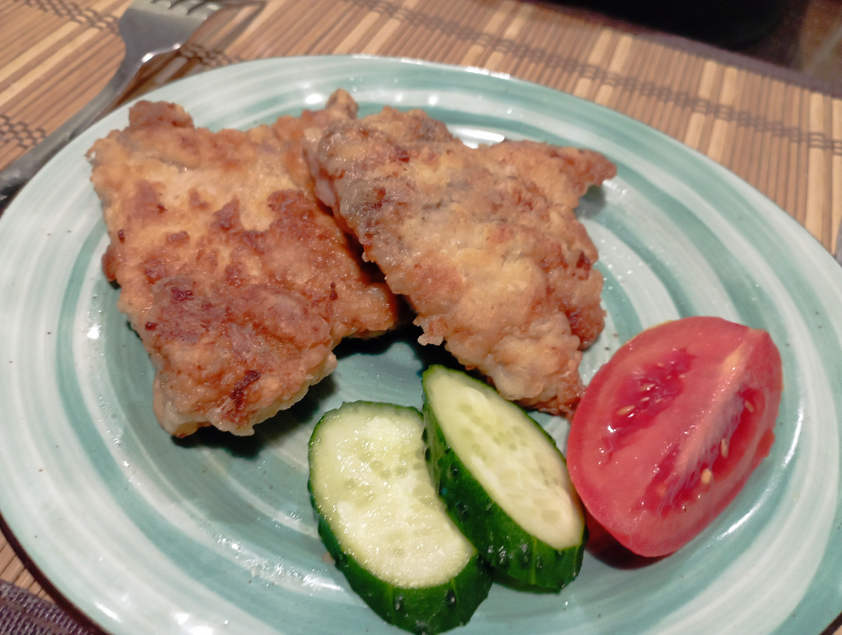 Это моя тарелка, у мужа и сына кусочки побольше) 