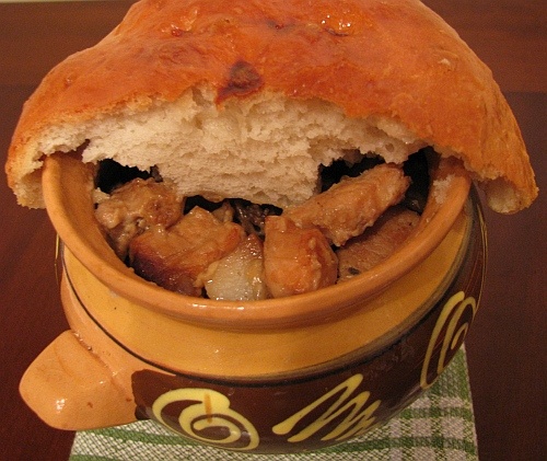 Курица в горшочке с картошкой и сладким перцем