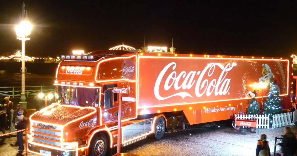 Рожденственский грузовик Coca-Cola. Изображение из открытых источников "Яндекс.Картинки".
