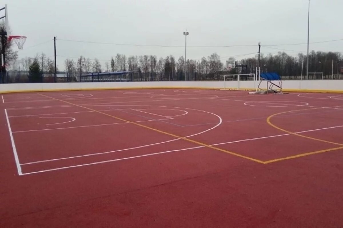    На стадионе в Камешкове достраивают многофункциональную спортплощадку