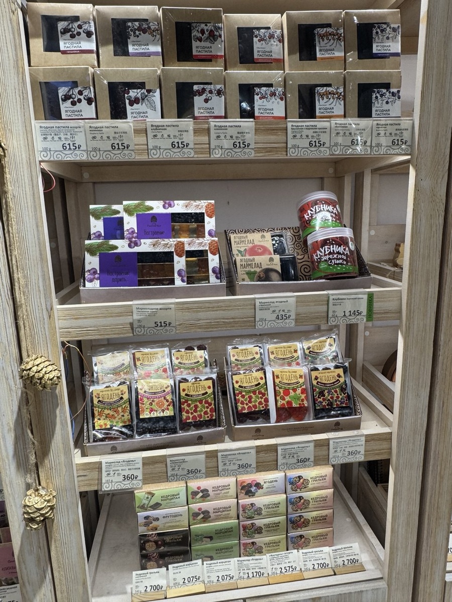 Сувениры в аэропорту "Рощино" перед вылетом