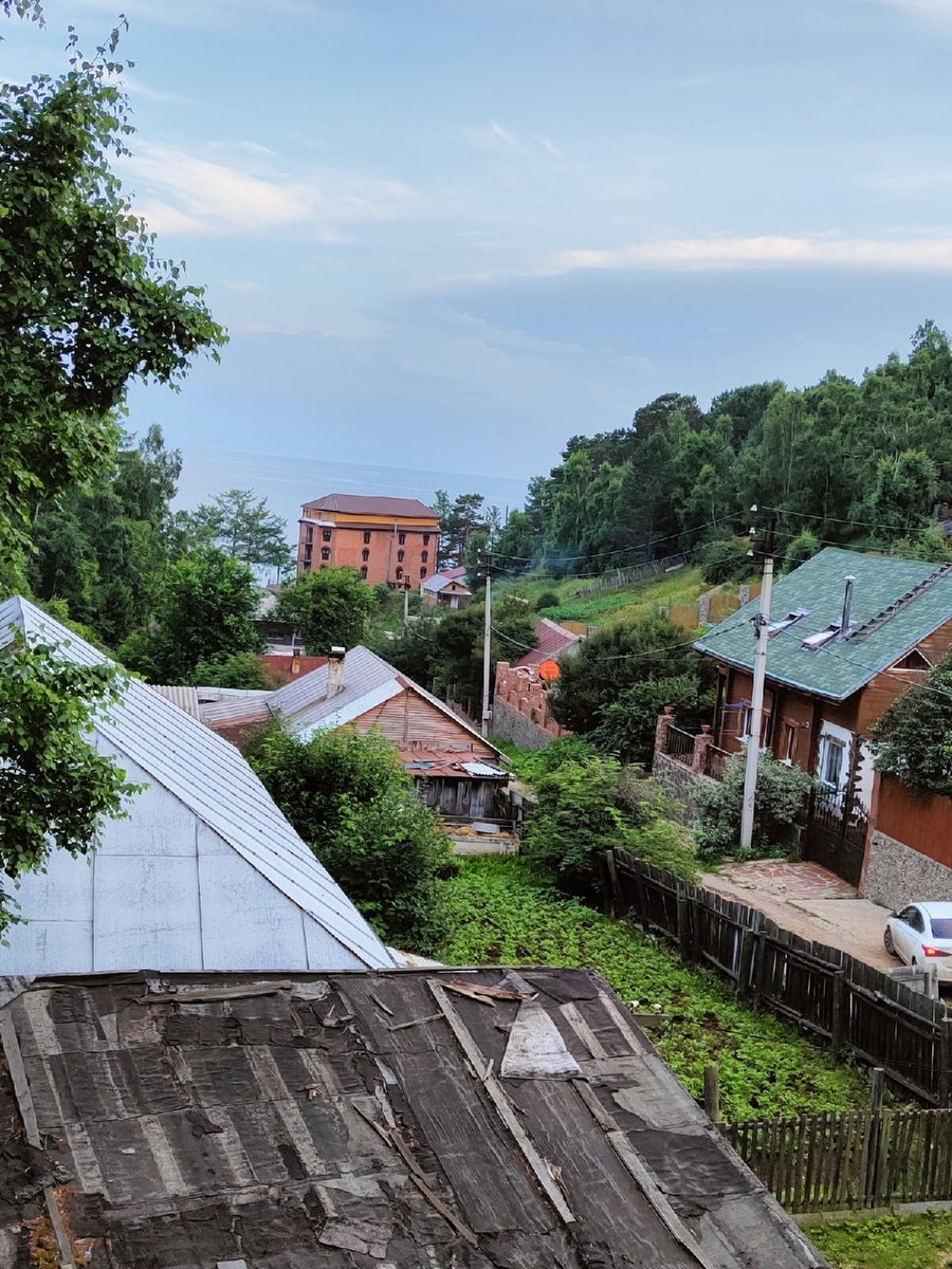 Вид из арендованной комнаты конечно шикарный. Жаль нам некогда была смотреть в окно(