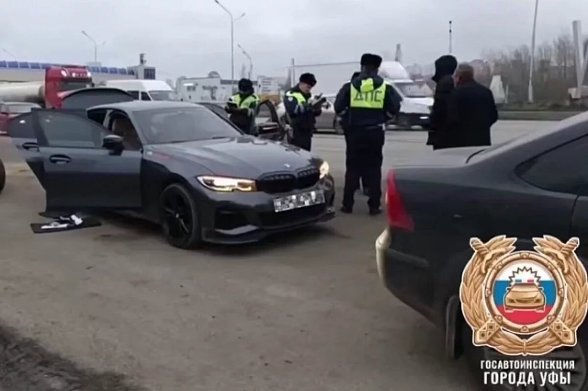    В Уфе задержали водителя за дрифт на парковке торгового центра
