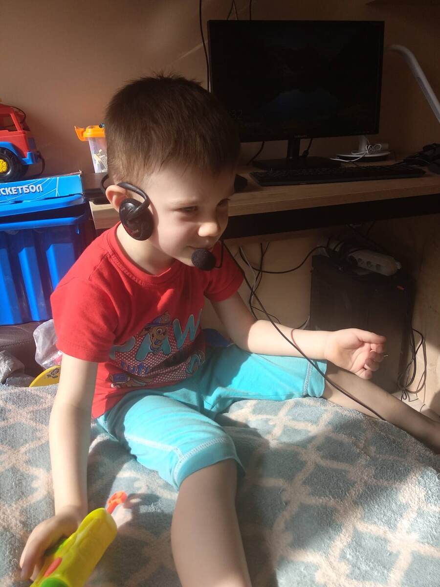 Под дулом пистолета у меня отобрали рабочую гарнитуру)