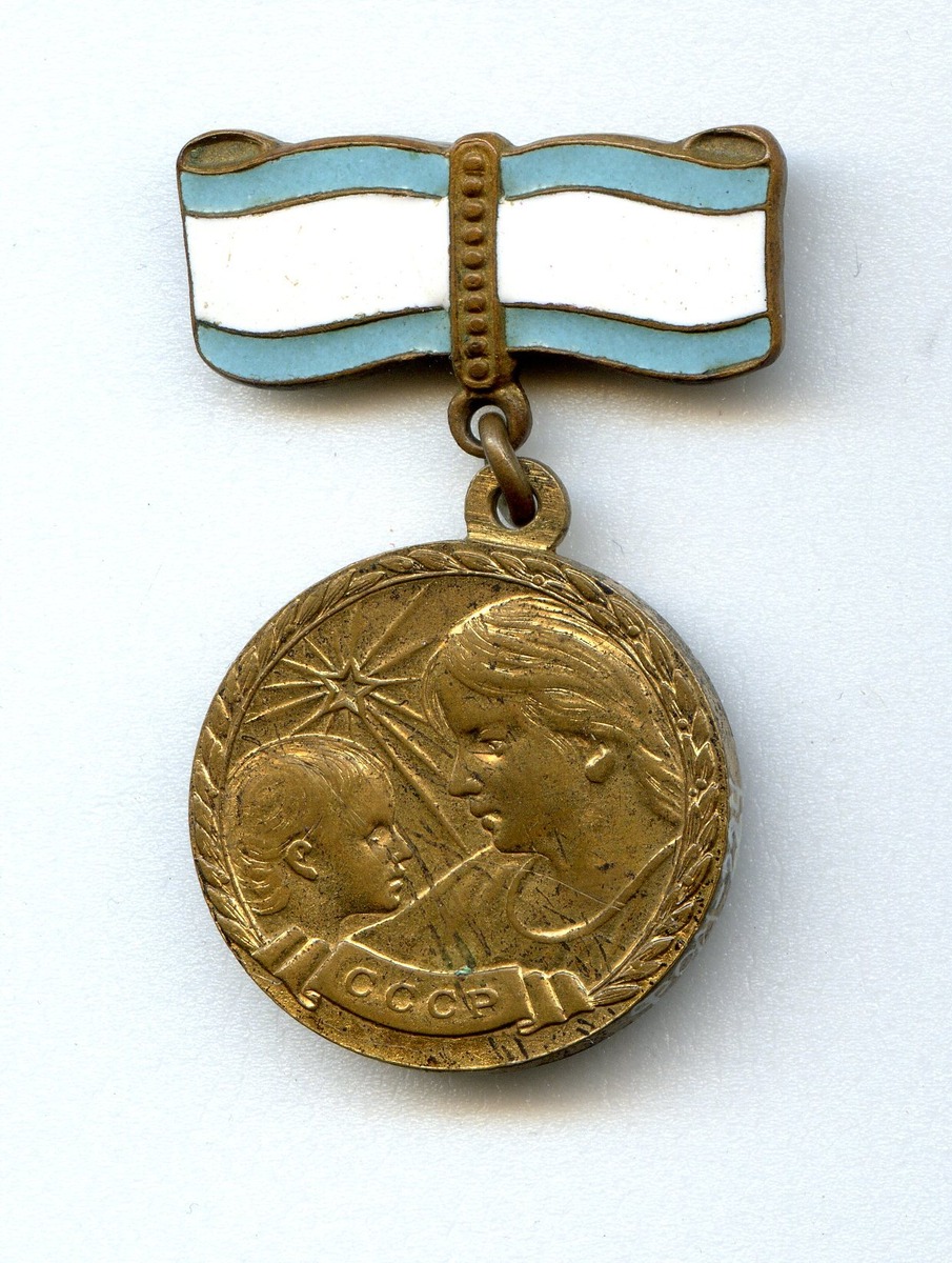 Медаль Материнства II степени Ф.И. Семеновой